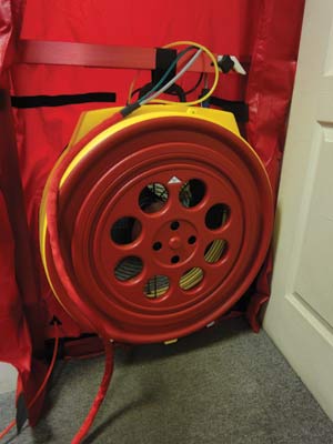 Оборудование для определения герметичности на брезентовом каркасе 