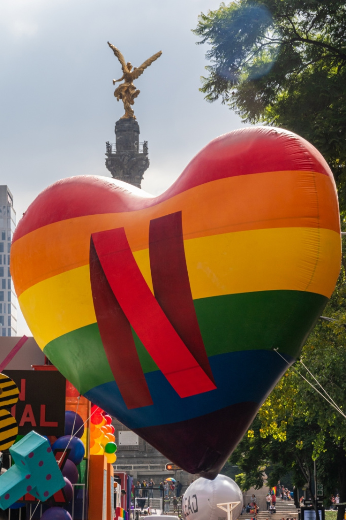 Netflix на гей-параде в Мексике