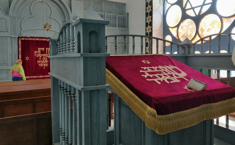 В синагоге