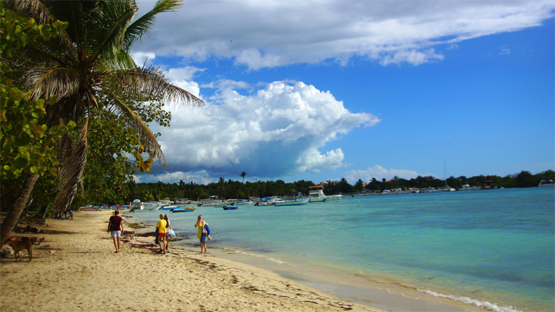 На пляже Байяхибе