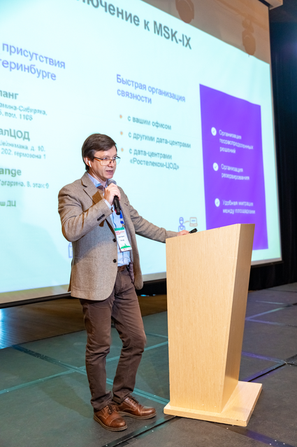 Выступает Денис Тарасов