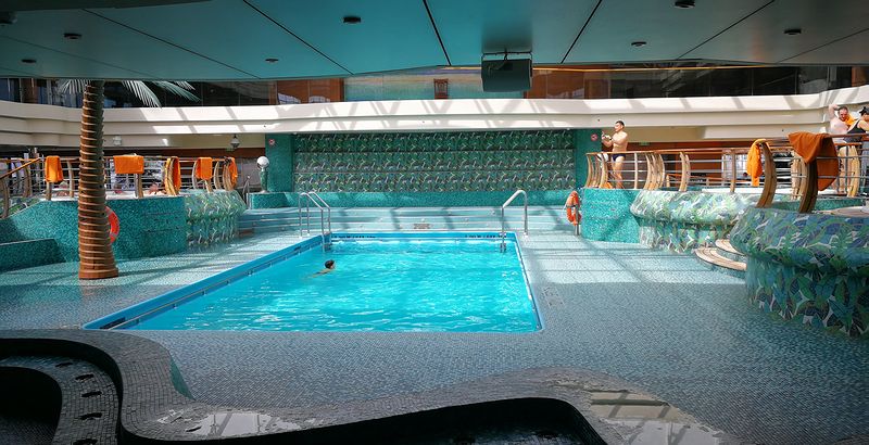 Закрытый бассейн