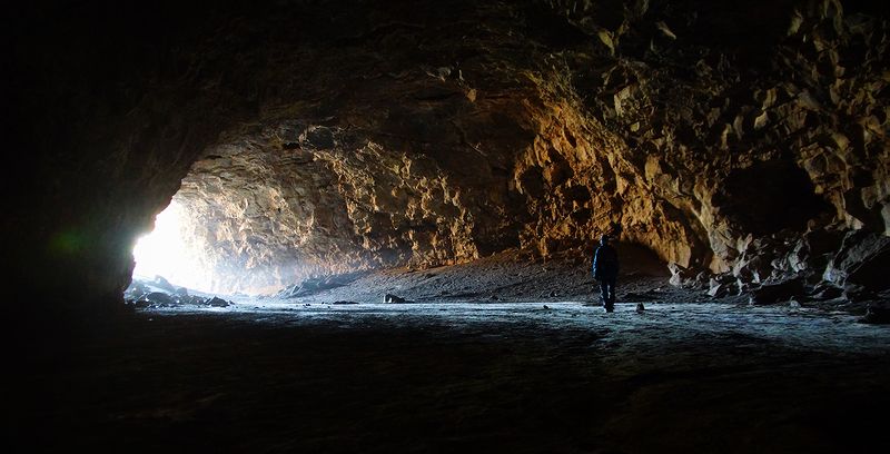 В безымянной пещере