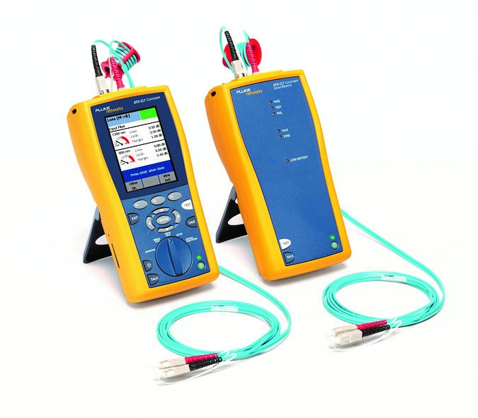 Прибор DTX-1800 с подключенными оптическими модулями DTX-MFM и многомодовыми шнурами с катушками-оправками