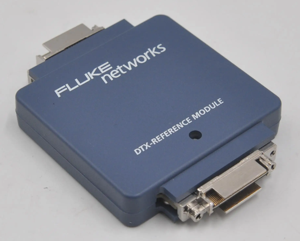 Адаптер для установки эталонного значения DTX-Reference Module с физическим интерфейсом, соответствующим измерительным портам приборов DTX