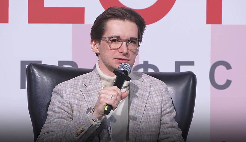 Выступает Валентин Соколов