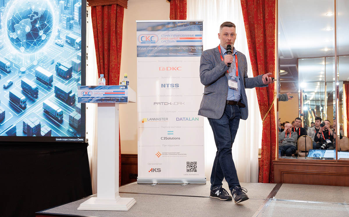 Выступает Алексей Пахомов