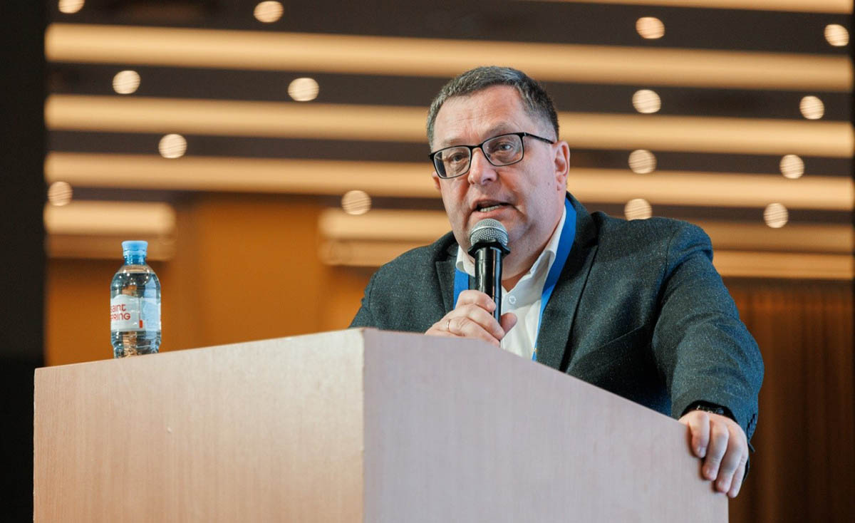 Выступает Дмитрий Панышев