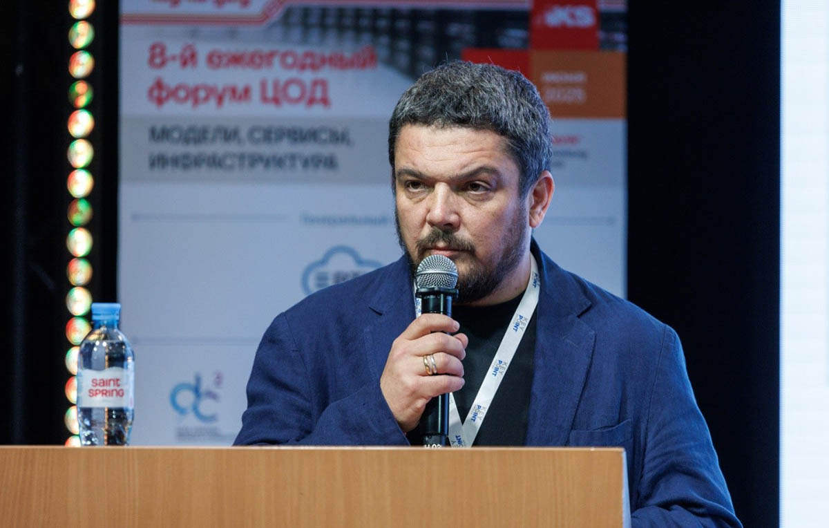 Выступает Евгений Вирцер