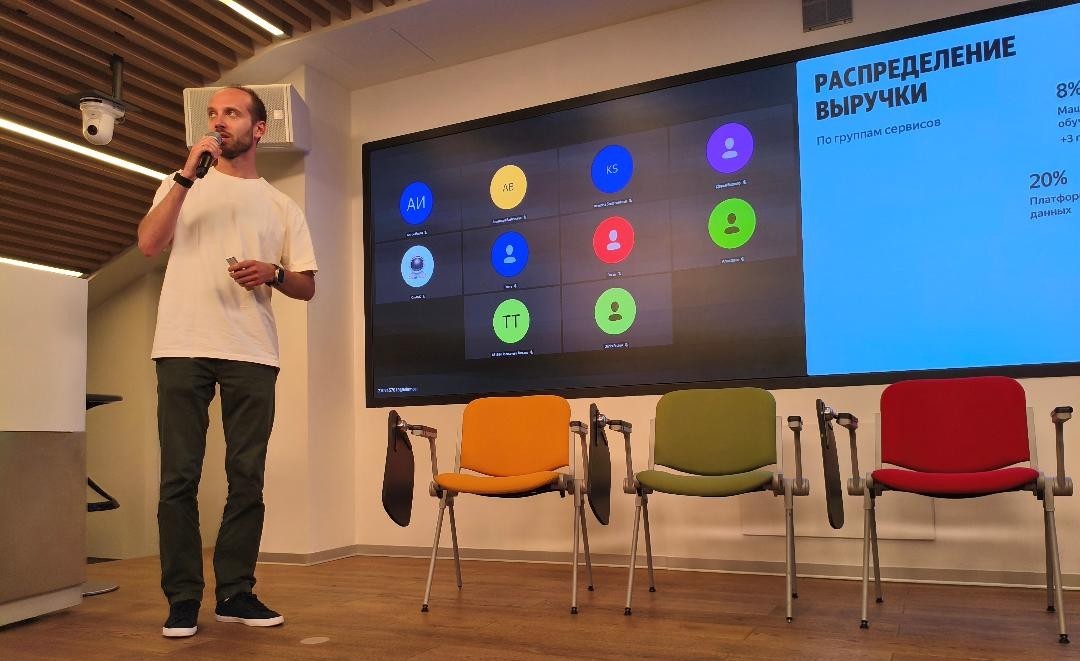 Выступает Григорий Атрепьев