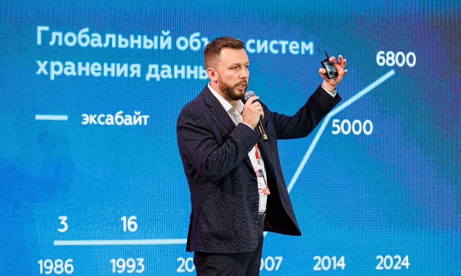 Выступает Роман Монахов