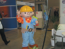 Представлять новый детский канал JimJam на CSTB приехал из Англии его герой Боб Строитель