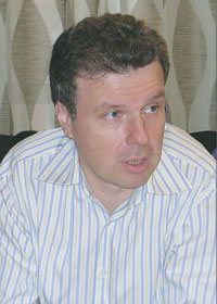 П. Адылин: «Удержать тех, кто изначально строит свою карьеру так, чтобы оказаться на побережье Тихого океана, невозможно. Мы можем только использовать их труд в течение двух-трех лет, а они нас – как перевалочную базу» 